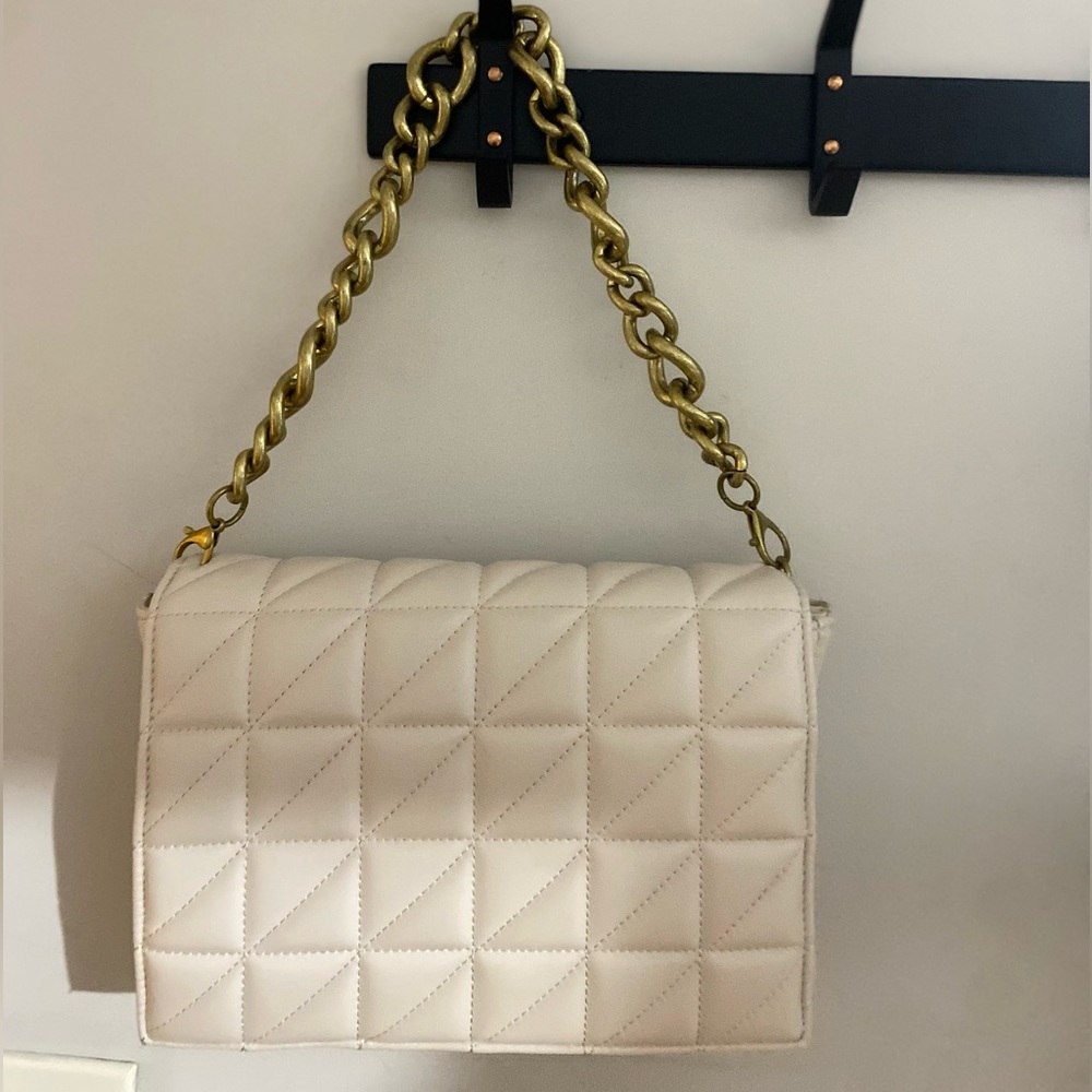 Quilted chain bag